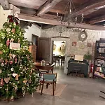 Il Castellaccio - Bed & Breakfast 3*