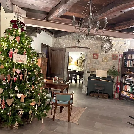 Il Castellaccio - Bed & Breakfast 3*